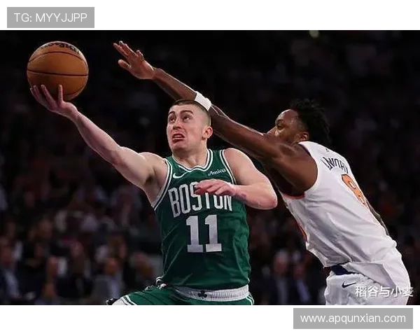 佩顿·普里查德利用无球跑动提升投篮命中率，拉开球队进攻空间